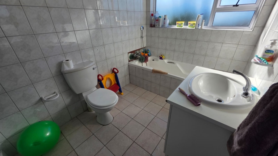 3 Bedroom Property for Sale in Denneoord Western Cape